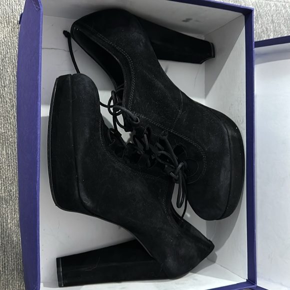Stuart Weitzman High platform Ankle Booties Gently Worn - Picture 3 of 5